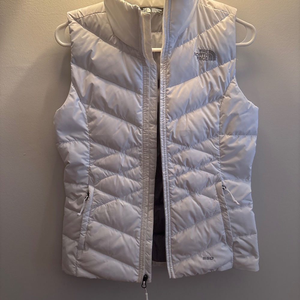 The Northface 550 women’s xs  white puffer vest